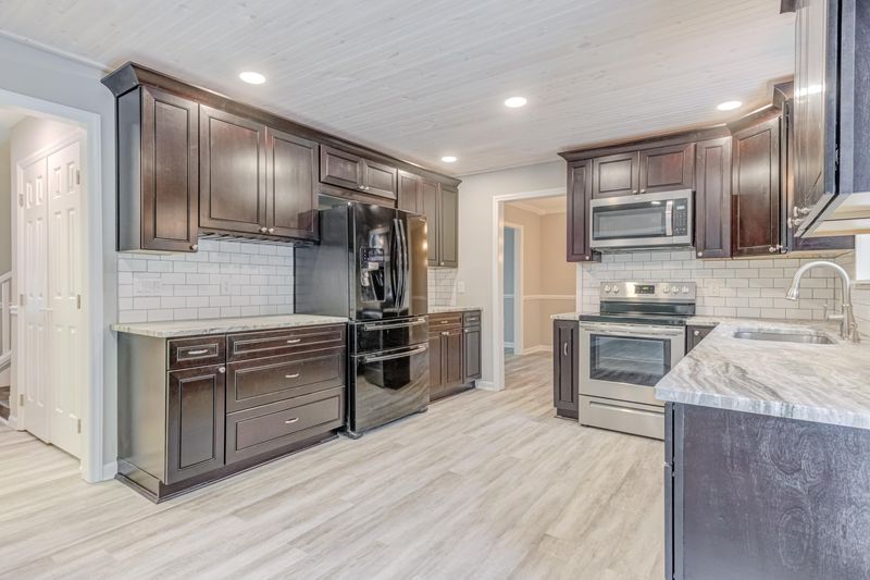 2400 Powhatan Rd, Clayton, NC 27527