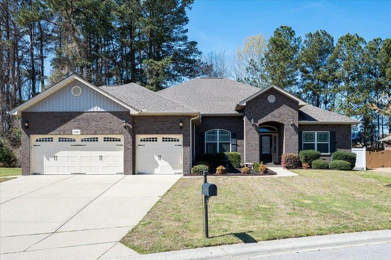 2401 Sandare Dr, Zebulon, NC 27597