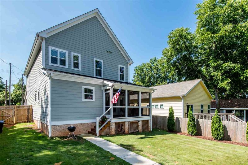 2402 Bedford Ave, Raleigh, NC 27607