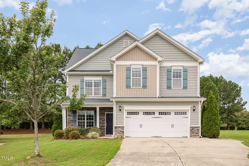 2402 Cattail Pond Dr, Zebulon, NC 27597