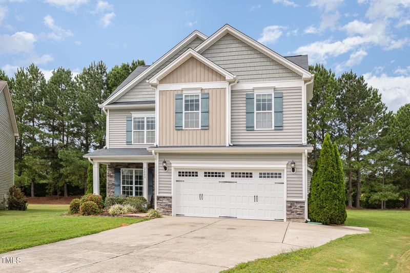 2402 Cattail Pond Dr, Zebulon, NC 27597