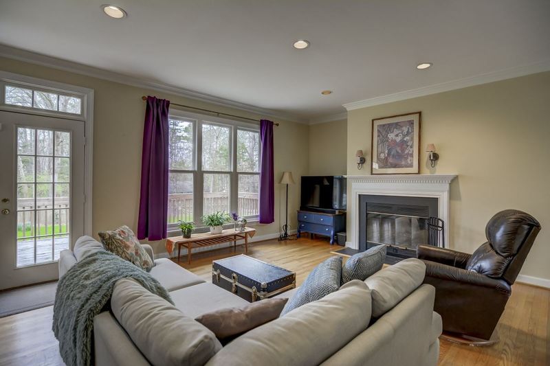 2403 Pathway Dr, Chapel Hill, NC 27516