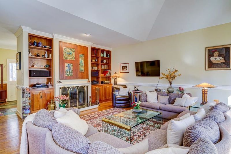 2403 Ridgefield Dr, Chapel Hill, NC 27517