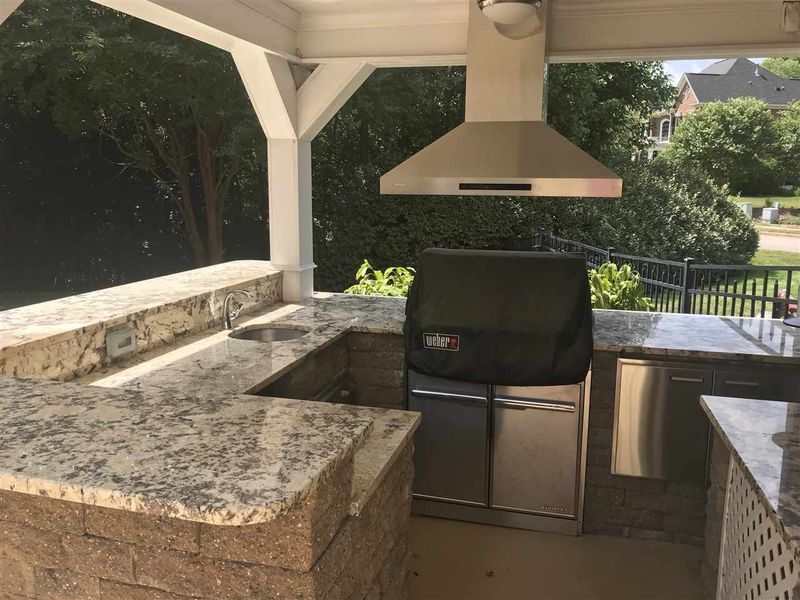 2404 Narrawood St, Raleigh, NC 27614