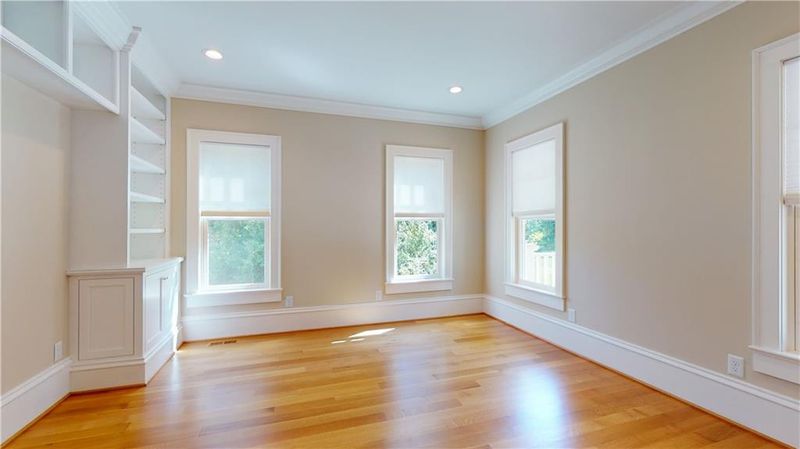2404 Oakwood Dr, Burlington, NC 27215