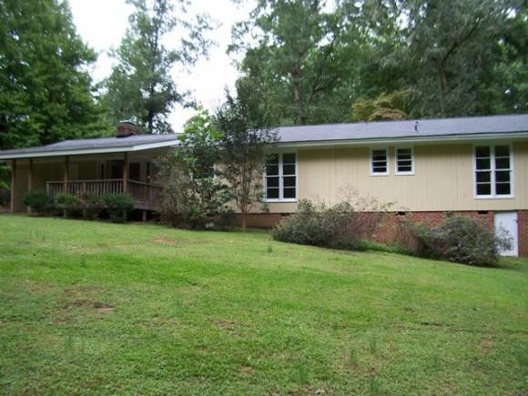 2404 Overbrook Ln, Sanford, NC 27330