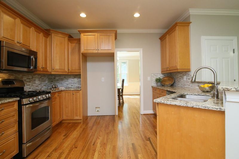 2404 Poets Corner Ct, Apex, NC 27523