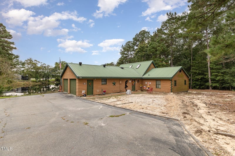 2404 Shaws Pond Rd, Four Oaks, NC 27524