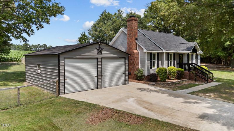 2405 Pine Ln, Clayton, NC 27520