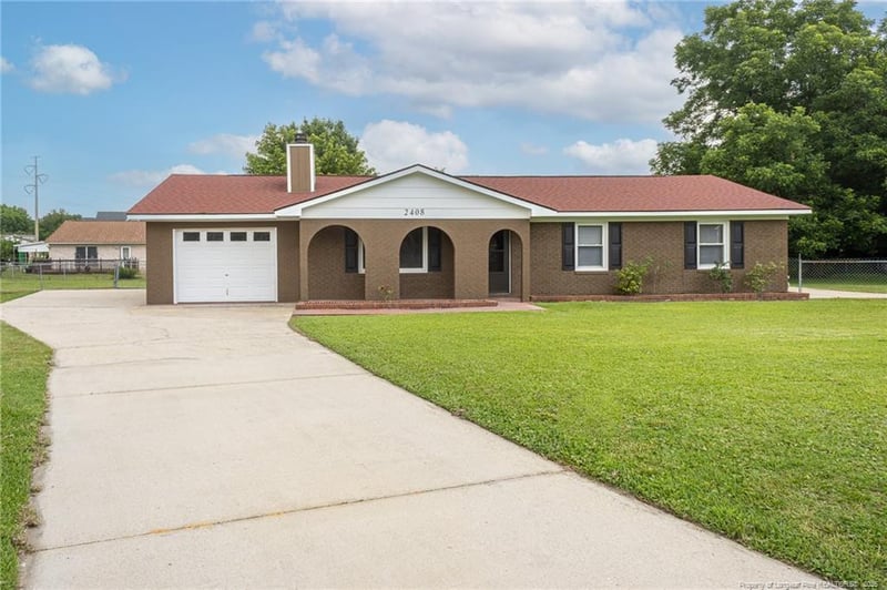 2408 Crabtree Ct, Fayetteville, NC 28304