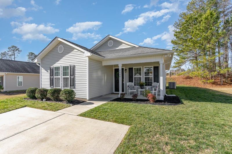 2408 King Malcolm Ln, Zebulon, NC 27597