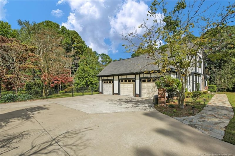 2408 Torcross Dr, Fayetteville, NC 28304
