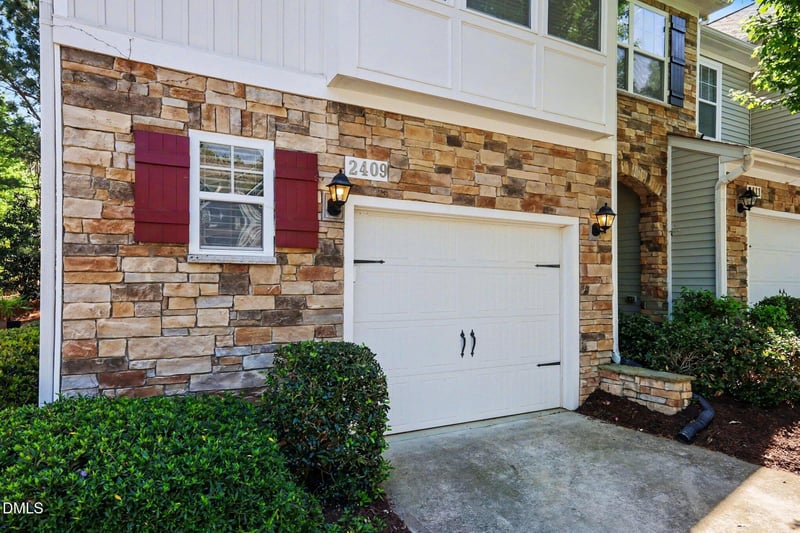 2409 Memory Ridge Dr, Raleigh, NC 27606