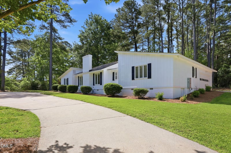 2409 Wintergreen Rd, Sanford, NC 27330
