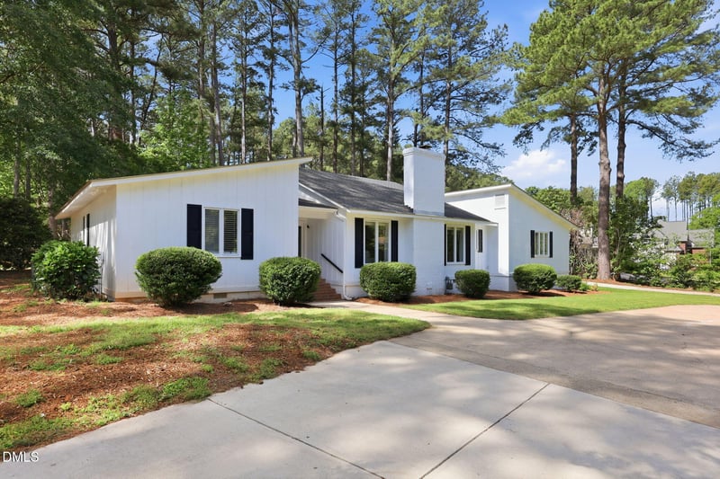 2409 Wintergreen Rd, Sanford, NC 27330