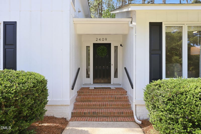 2409 Wintergreen Rd, Sanford, NC 27330