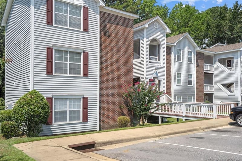 241-2 Waterdown Dr, Fayetteville, NC 28314