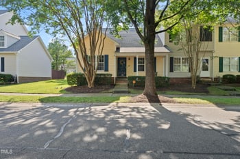 241 Commons Dr, Holly Springs, NC 27540
