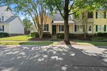 241 Commons Dr, Holly Springs, NC 27540