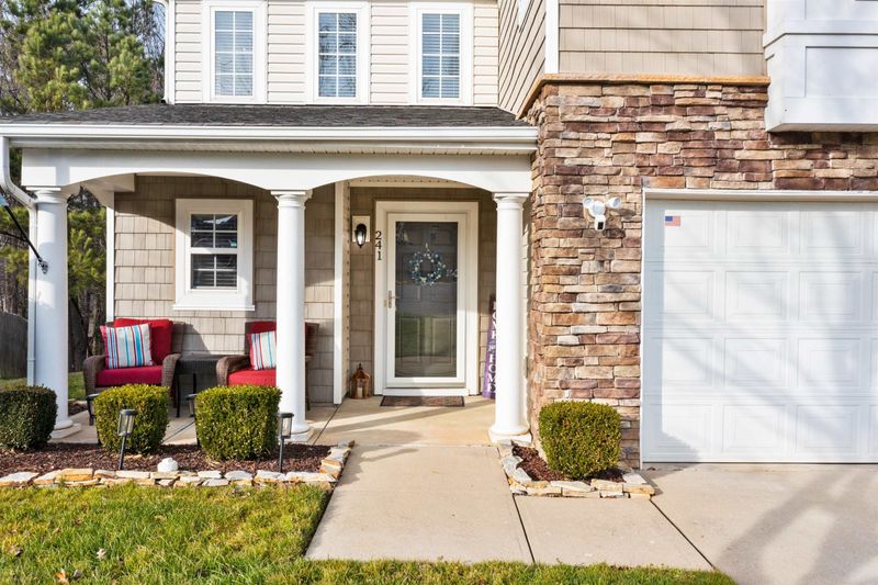 241 Georgetowne Dr, Clayton, NC 27520