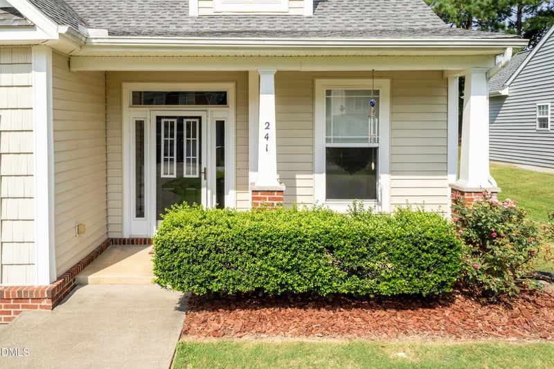 241 Stansbury Ln, Clayton, NC 27527