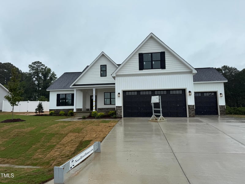 241 Tee Dr, Selma, NC 27576