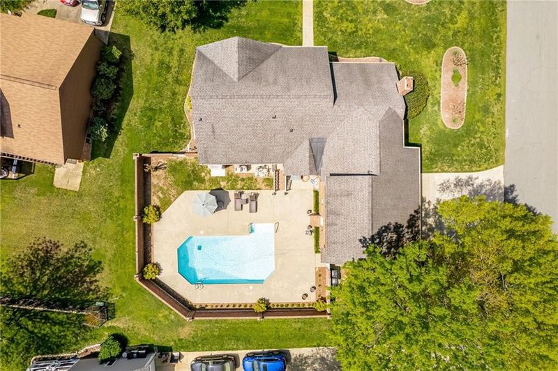 2410 Delaney Dr, Burlington, NC 27215