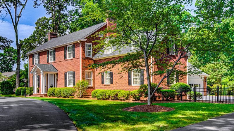 2410 Dogwood Ln, Burlington, NC 27215