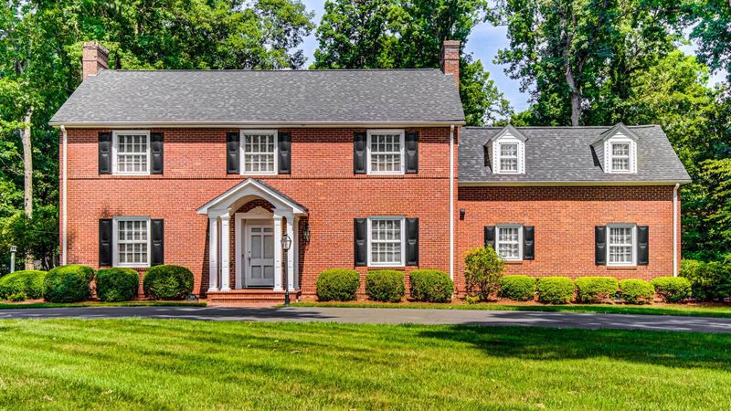 2410 Dogwood Ln, Burlington, NC 27215