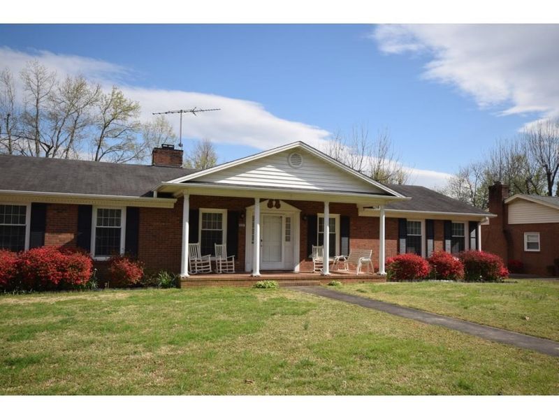 2410 Lacy St, Burlington, NC 27215