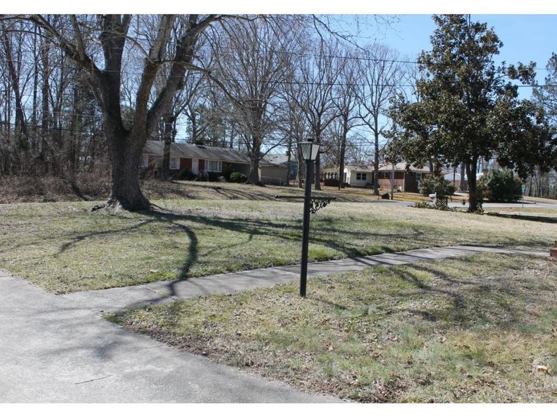 2410 Morningside Dr, Burlington, NC 27217