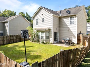 2414 Quarry Ridge Ln, Raleigh, NC 27610