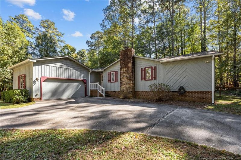 2415 Overbrook Ln, Sanford, NC 27330