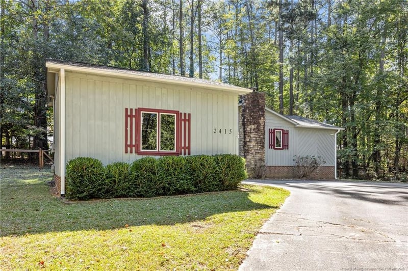 2415 Overbrook Ln, Sanford, NC 27330