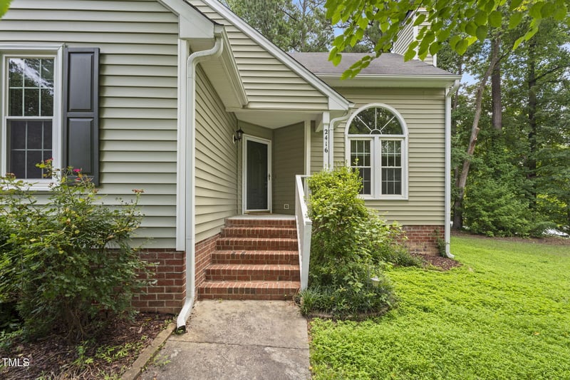 2416 Fields Of Broadlands Dr, Raleigh, NC 27604