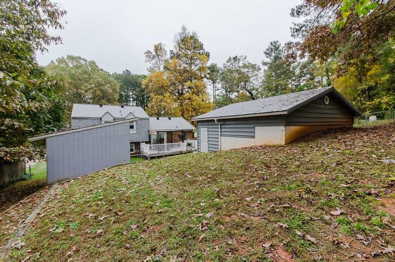 2416 Lawrence Dr, Raleigh, NC 27603