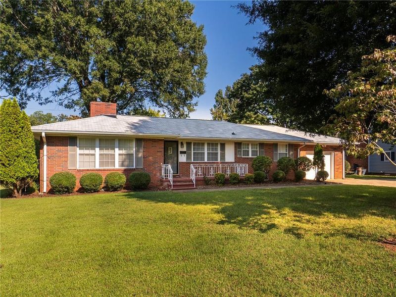 2417 Lacy St, Burlington, NC 27215