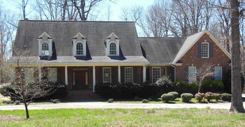 2417 Woodhaven Dr, Durham, NC 27712