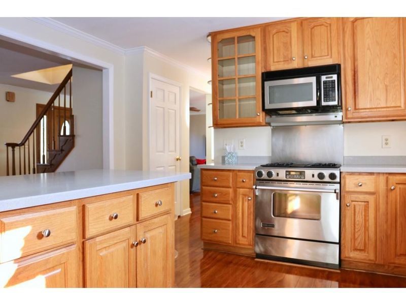 2418 Edgewood Ave, Burlington, NC 27215