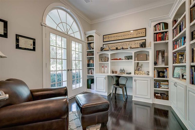 2418 Jones Ferry Rd, Chapel Hill, NC 27516