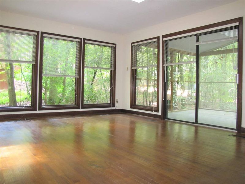 242 Indian Trail Rd, Chapel Hill, NC 27514