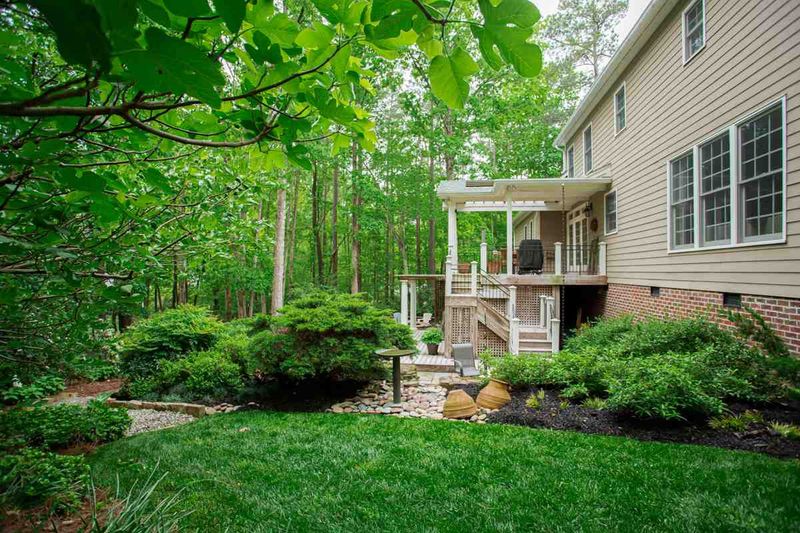 242 Knollwood Dr, Chapel Hill, NC 27514