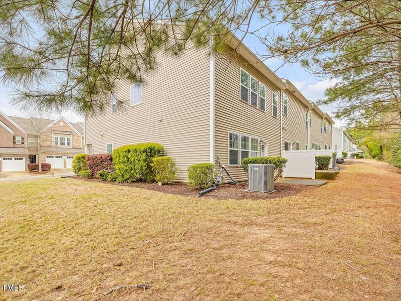 242 Kylemore Cir, Cary, NC 27513