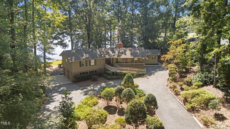 242 Lakeview Dr, Sanford, NC 27330
