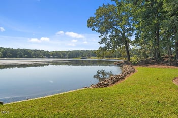 242 Lakeview Dr, Sanford, NC 27330