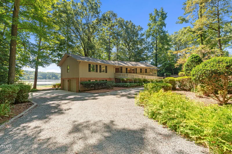 242 Lakeview Dr, Sanford, NC 27330