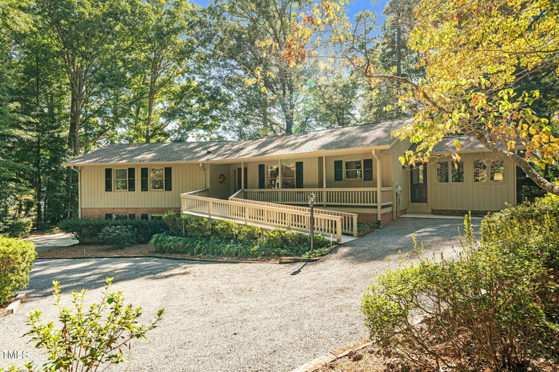 242 Lakeview Dr, Sanford, NC 27330