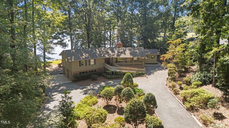 242 Lakeview Dr, Sanford, NC 27330