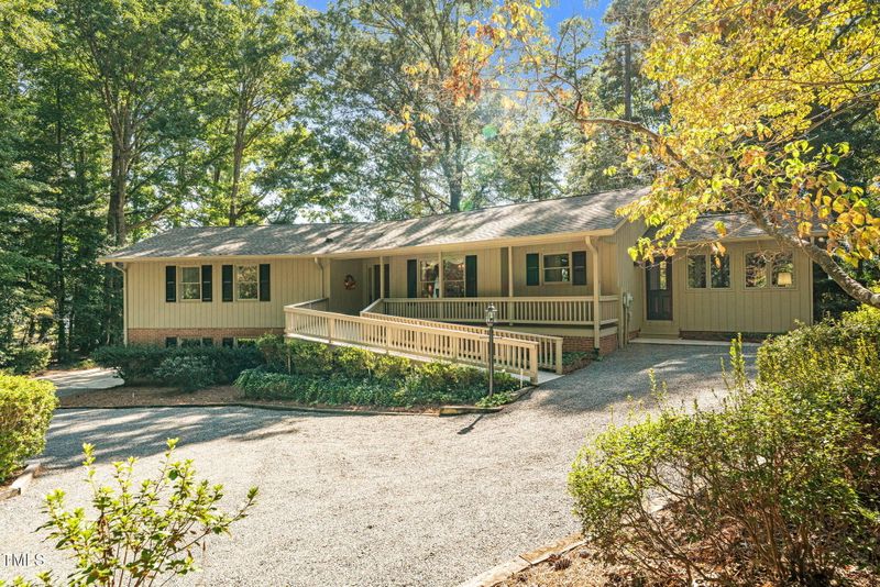 242 Lakeview Dr, Sanford, NC 27330