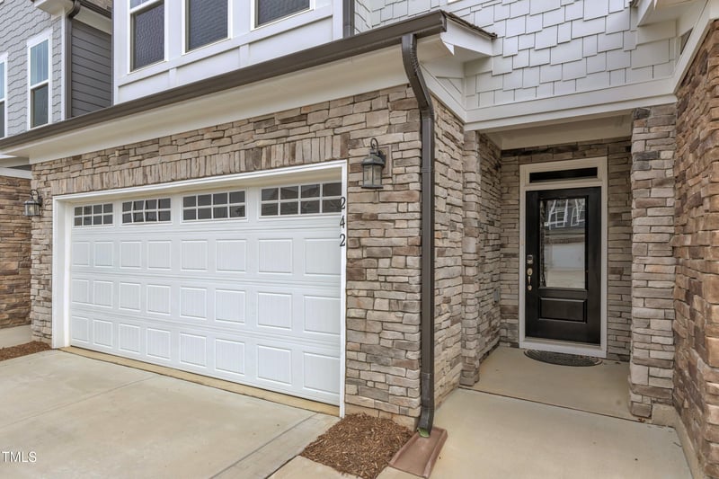 242 Luftee Ln, Holly Springs, NC 27540
